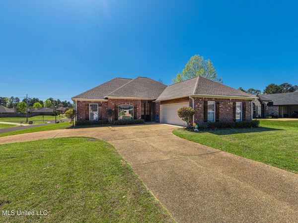 301 Spring Hill Point, Brandon, MS 39047