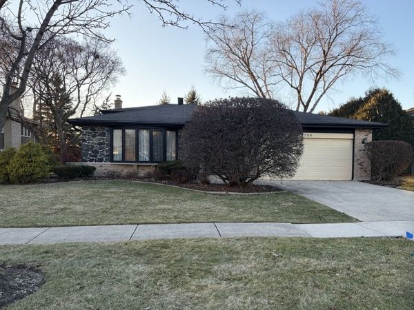 7700 Apple Tree Lane , Willowbrook, IL 60527