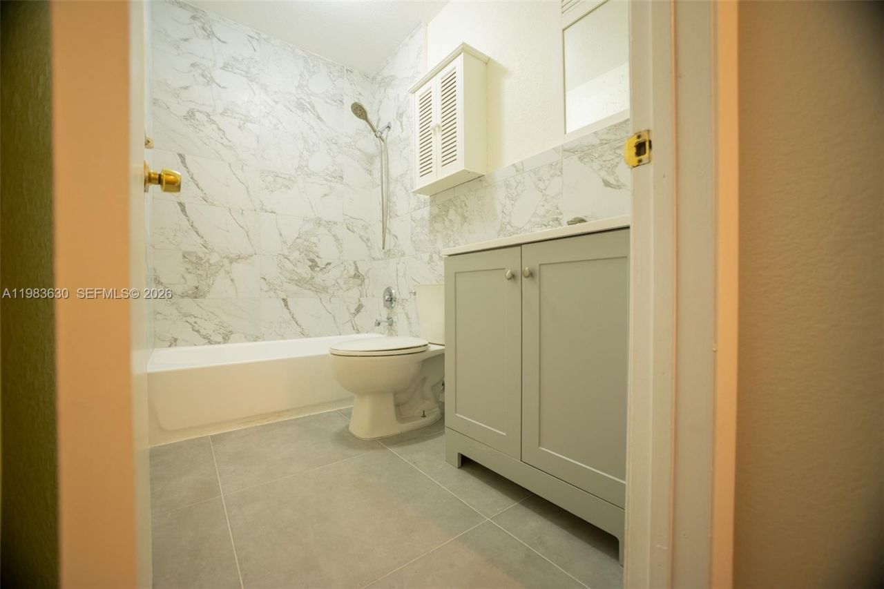 4803 NW 9th Dr , Unit 4803, Plantation, FL 33317 Photo