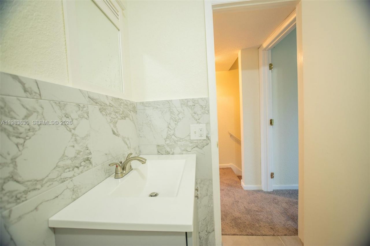 4803 NW 9th Dr , Unit 4803, Plantation, FL 33317 Photo