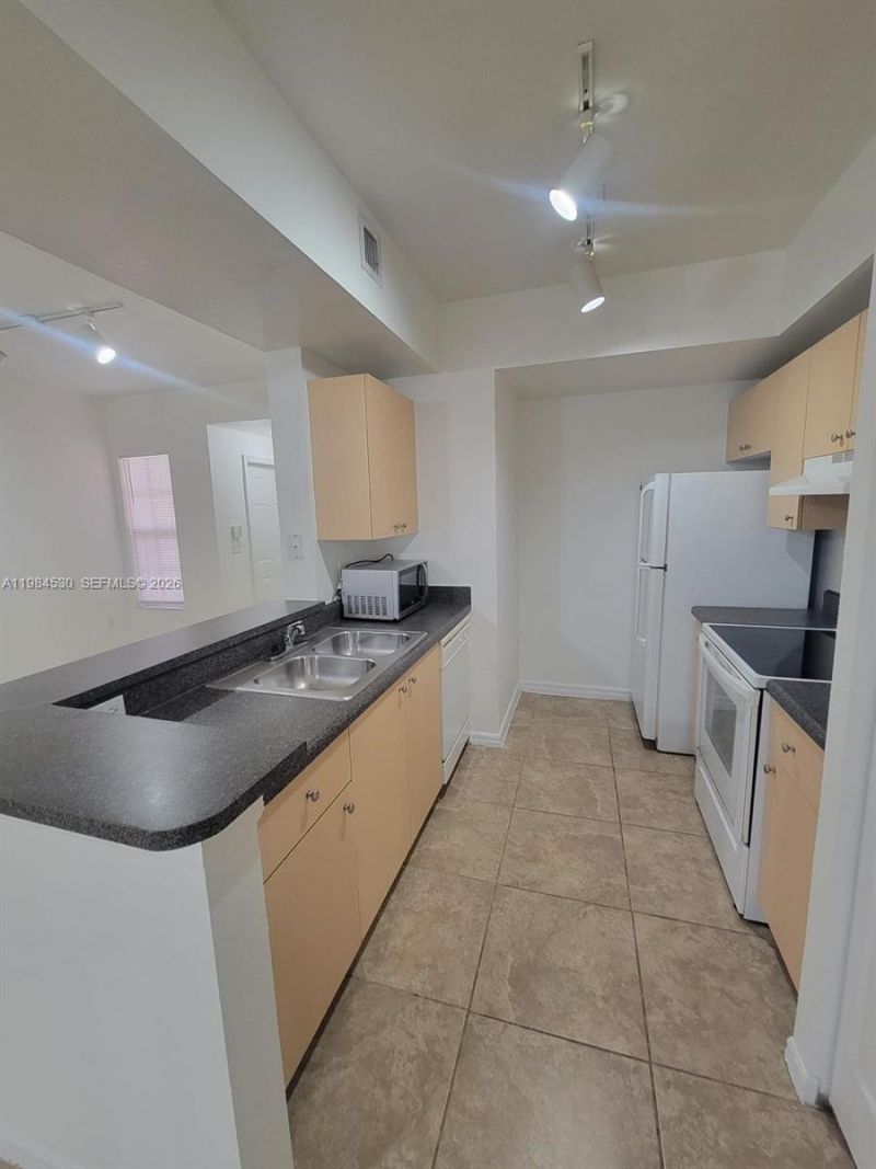 2560 Centergate Dr , Unit 102, Miramar, FL 33025 Photo