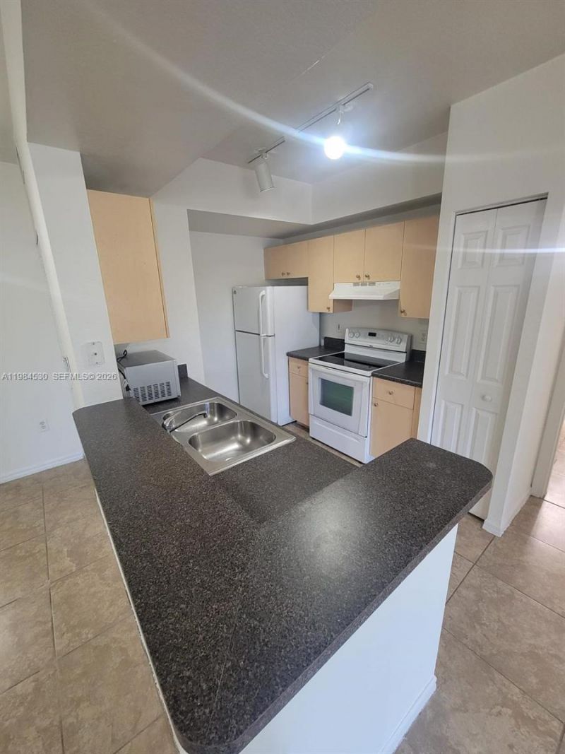 2560 Centergate Dr , Unit 102, Miramar, FL 33025 Photo