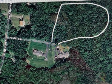 24 Kettle Hill Rd, Uxbridge, MA 01569