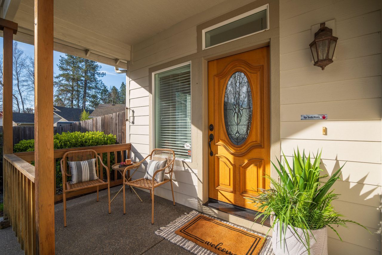 2131 SW Ford Street, Grants Pass, OR 97526 Main Photo