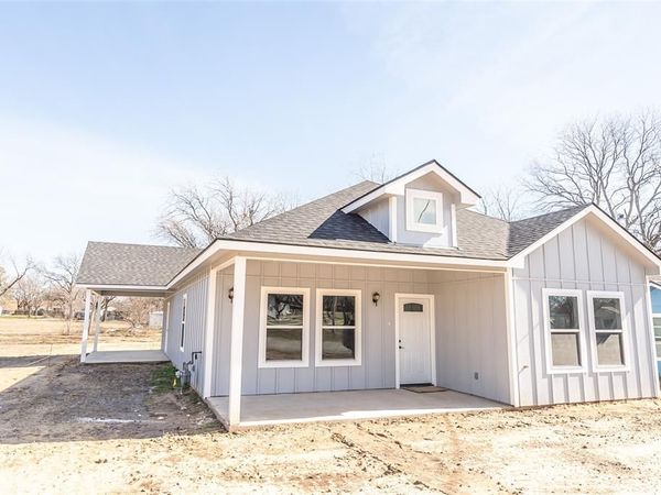 307 Bonham Street, Nocona, TX 76255