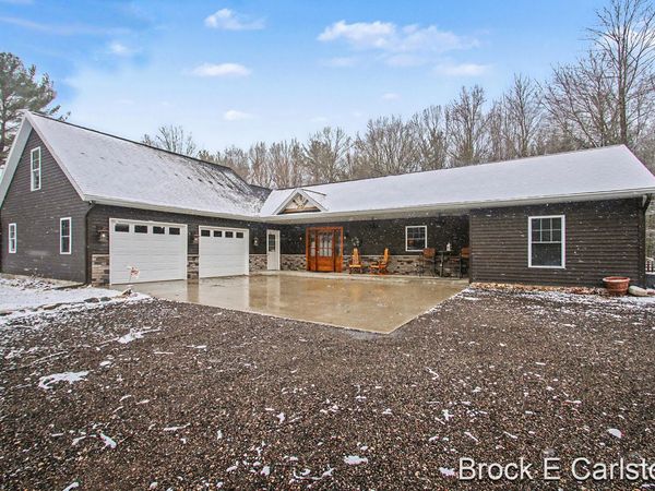 19200 Glendale Circle, Spring Lake, MI 49456