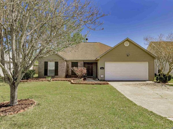 17034 Hunters Trace St W, Prairieville, LA 70769