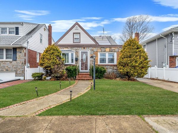 12 Edna Court, Valley Stream, NY 11580