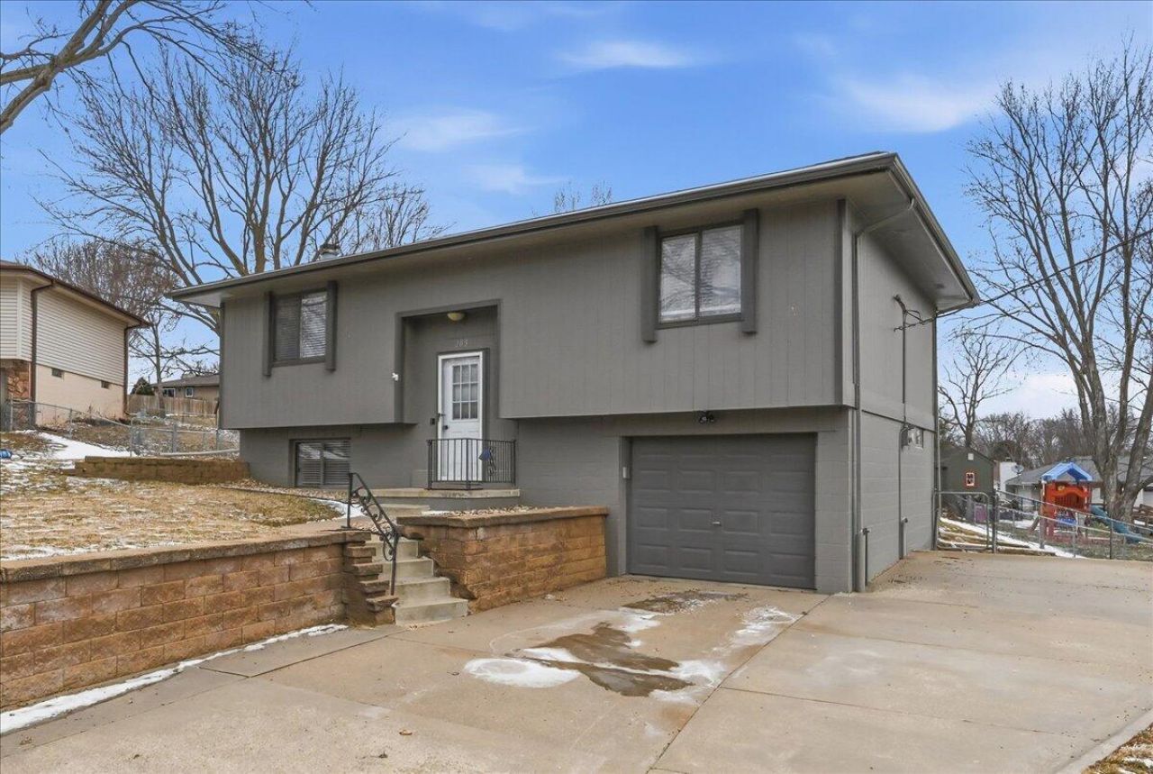 205 Hillsdale Drive, Treynor, IA 51575 Main Photo