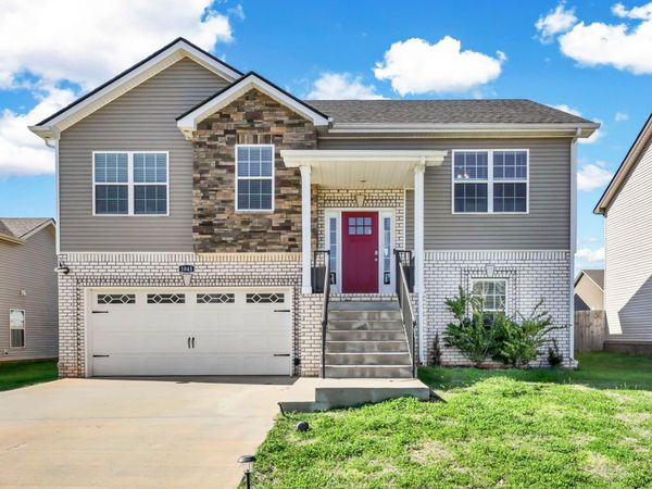 1045 Whitney Dr , Clarksville, TN 37042