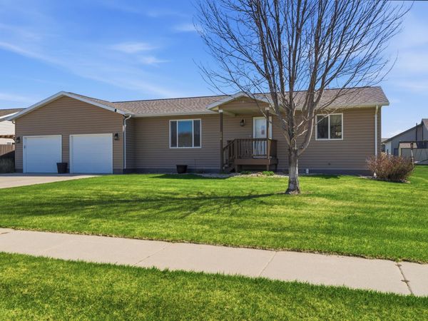 206 Charles St, Mitchell, SD 57301