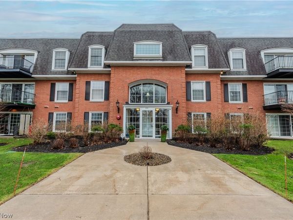 22701 Center Ridge Road, Unit 207, Rocky River, OH 44116