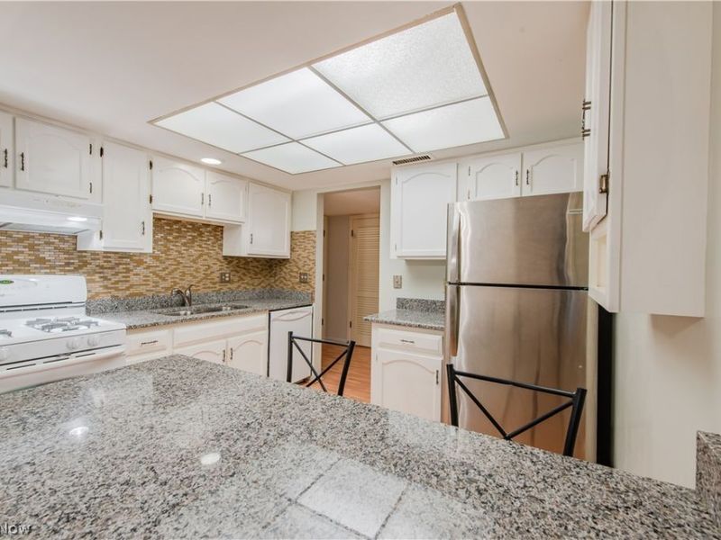 22701 Center Ridge Road, Unit 207, Rocky River, OH 44116 Photo 11