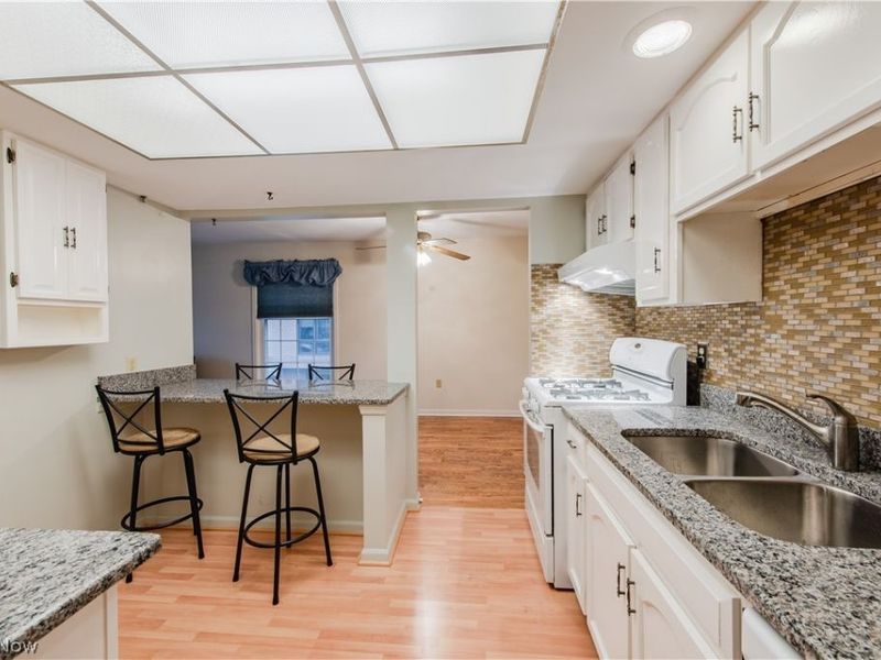 22701 Center Ridge Road, Unit 207, Rocky River, OH 44116 Photo 4