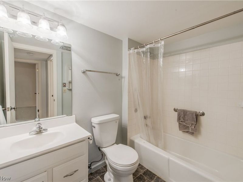 22701 Center Ridge Road, Unit 207, Rocky River, OH 44116 Photo 9