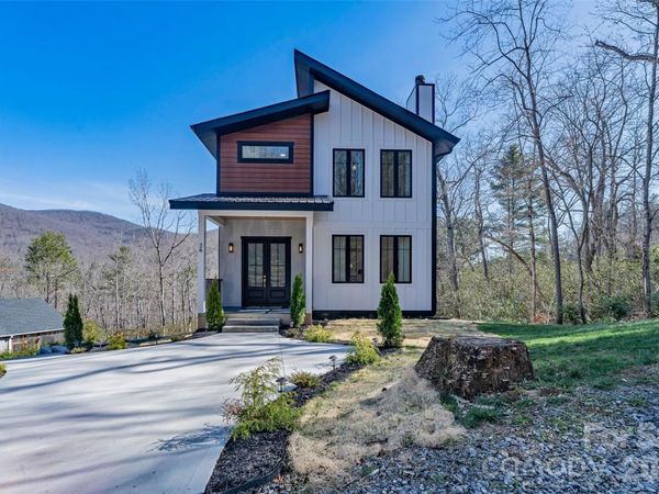 26 Pineview Road, Fairview, NC 28730