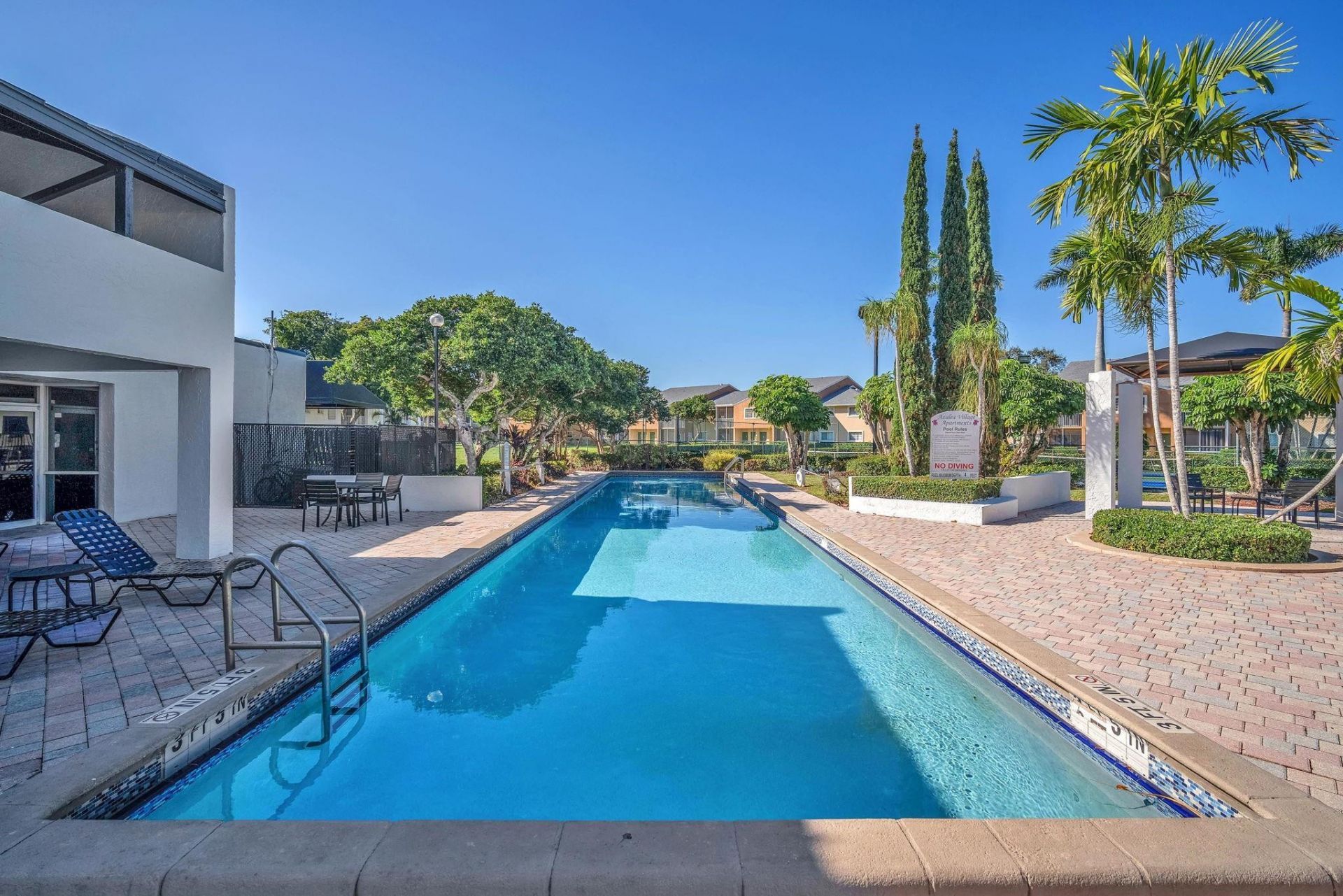 4200 Community Drive, West Palm Beach, FL 33409 Photo