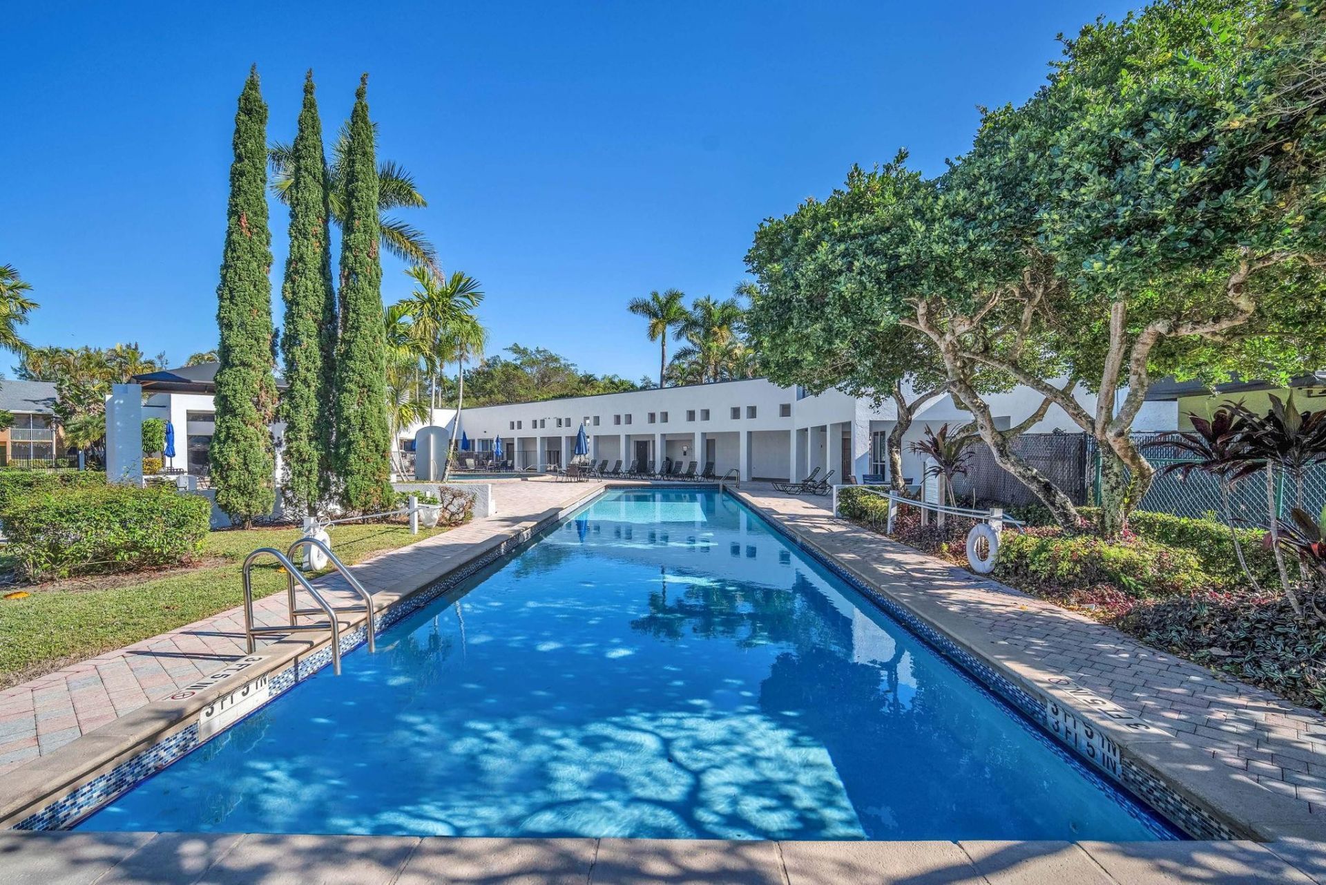 4200 Community Drive, West Palm Beach, FL 33409 Photo