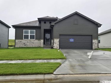 16105 Isabella Street, Bennington, NE 68007
