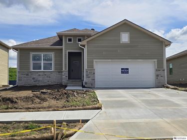 16105 Isabella Street, Bennington, NE 68007