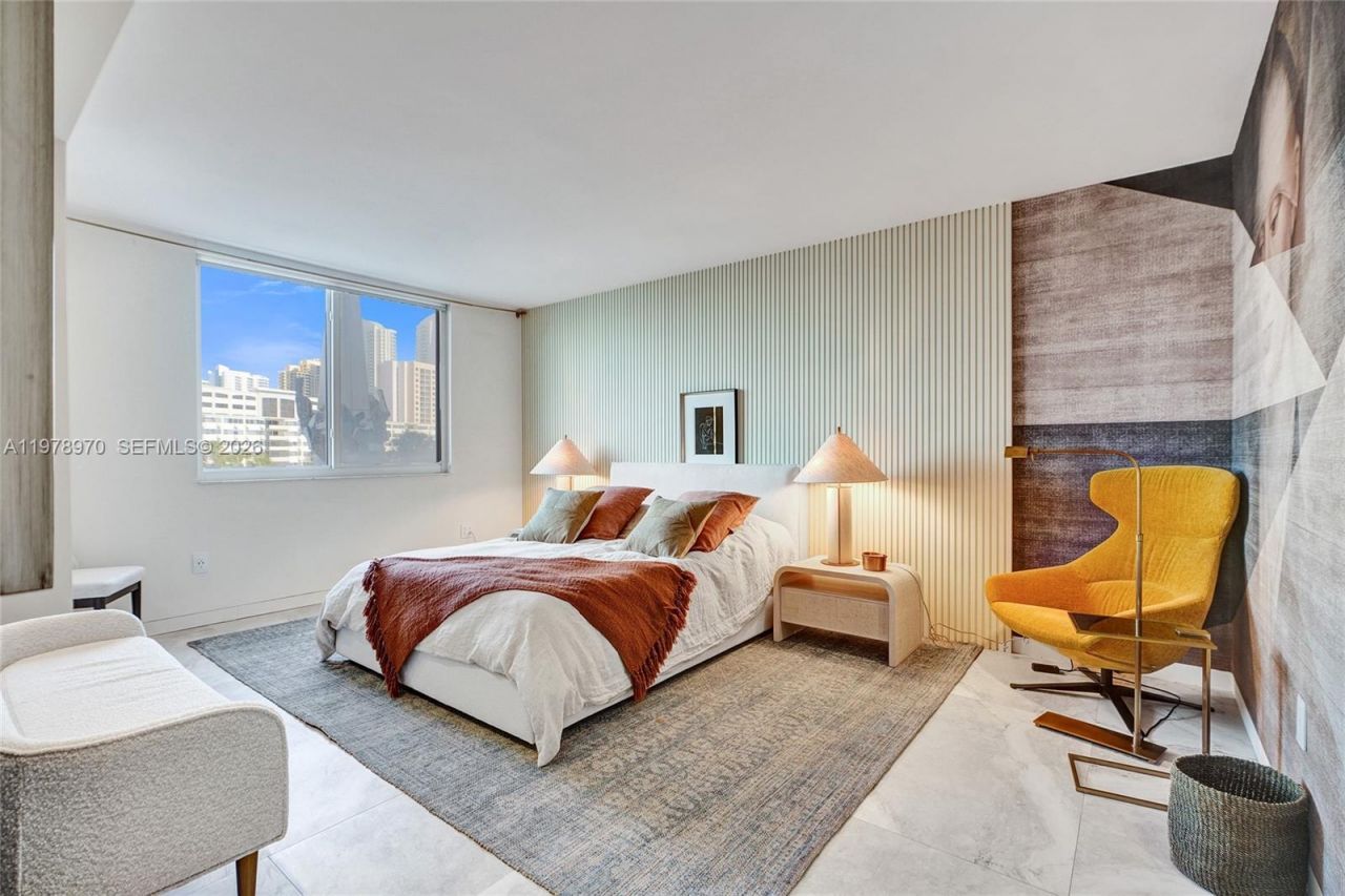 300 Bayview Dr , Unit 205, Sunny Isles Beach, FL 33160 Photo