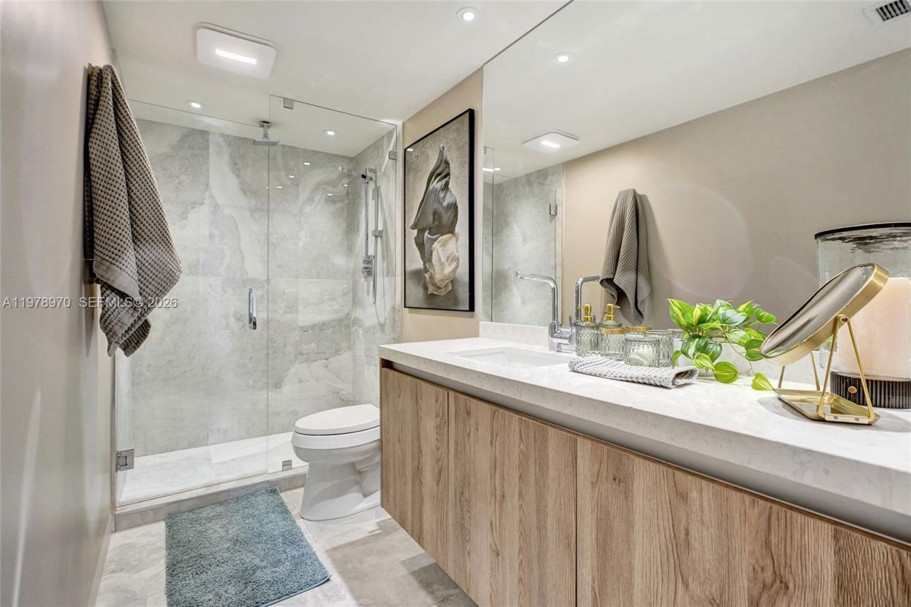 300 Bayview Dr , Unit 205, Sunny Isles Beach, FL 33160 Photo