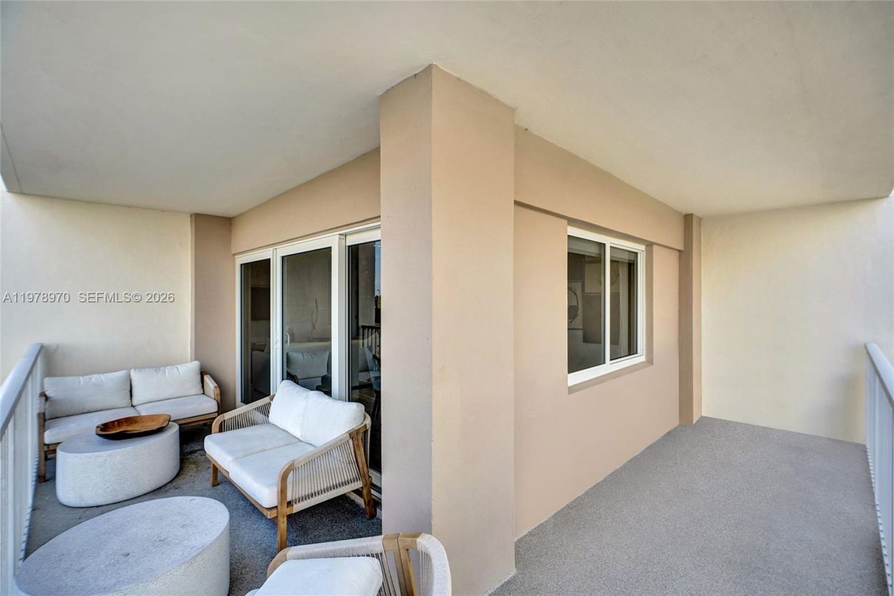 300 Bayview Dr , Unit 205, Sunny Isles Beach, FL 33160 Photo