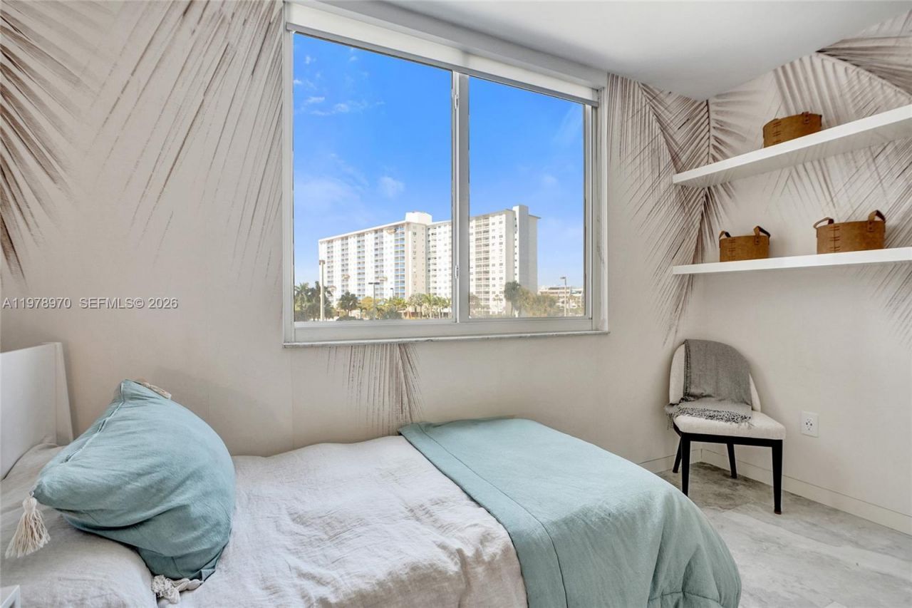 300 Bayview Dr , Unit 205, Sunny Isles Beach, FL 33160 Photo