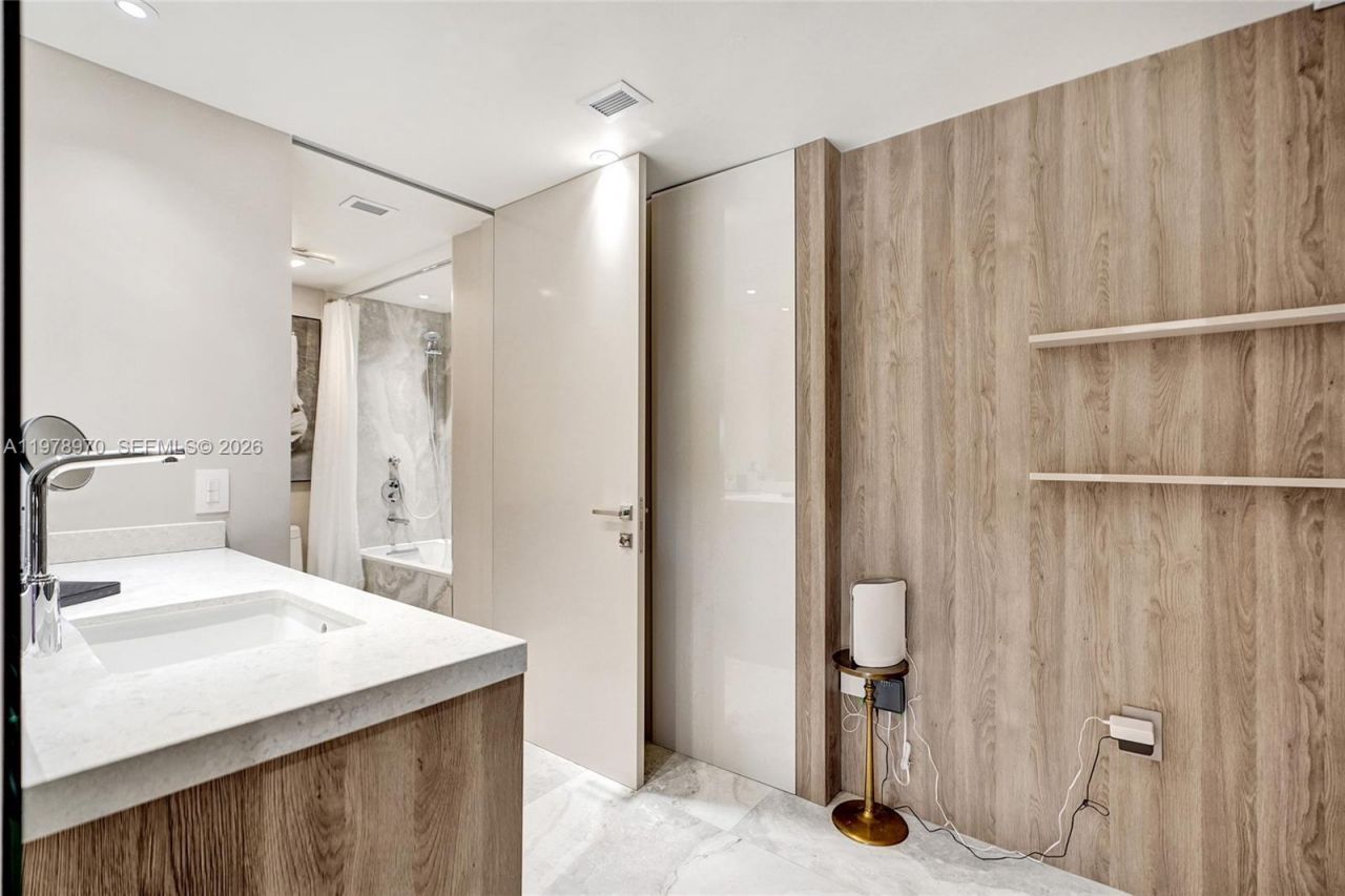 300 Bayview Dr , Unit 205, Sunny Isles Beach, FL 33160 Photo