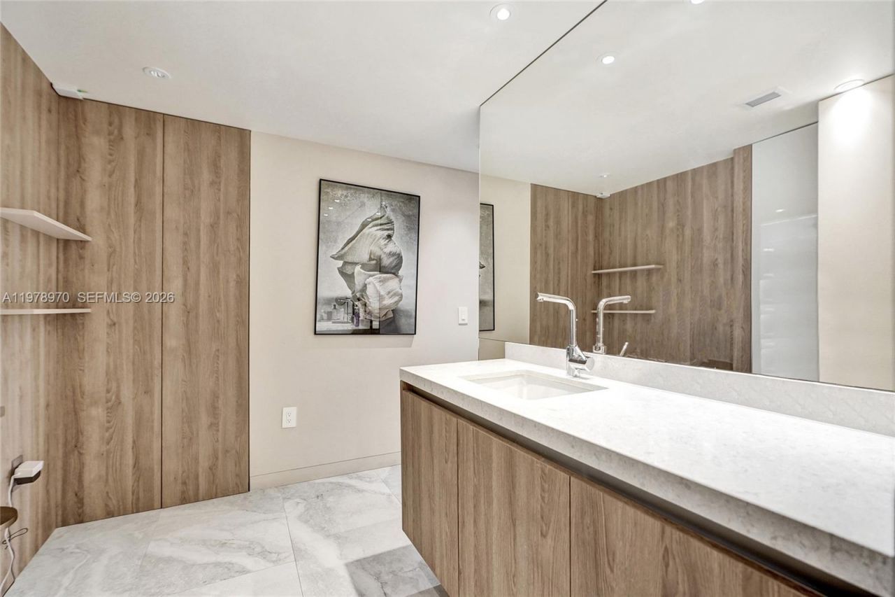 300 Bayview Dr , Unit 205, Sunny Isles Beach, FL 33160 Photo