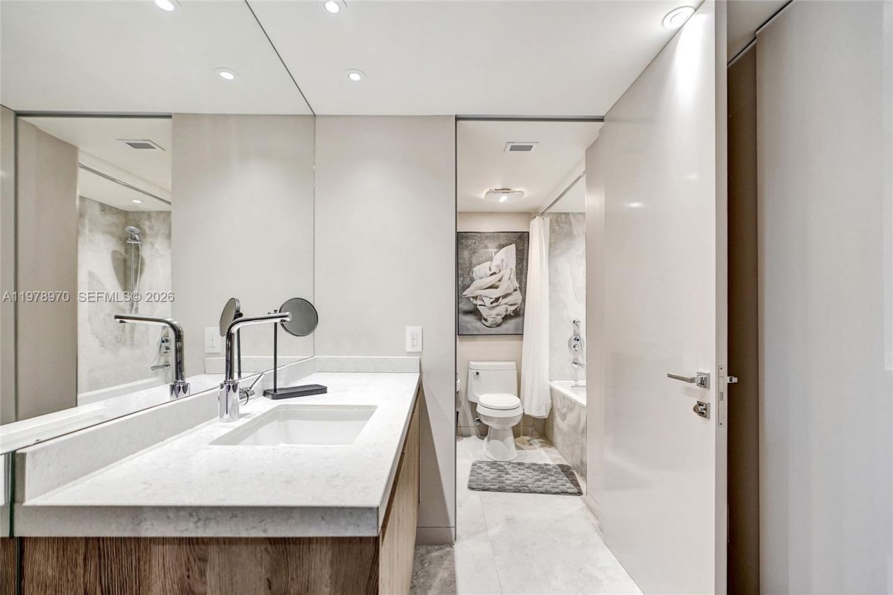 300 Bayview Dr , Unit 205, Sunny Isles Beach, FL 33160 Photo