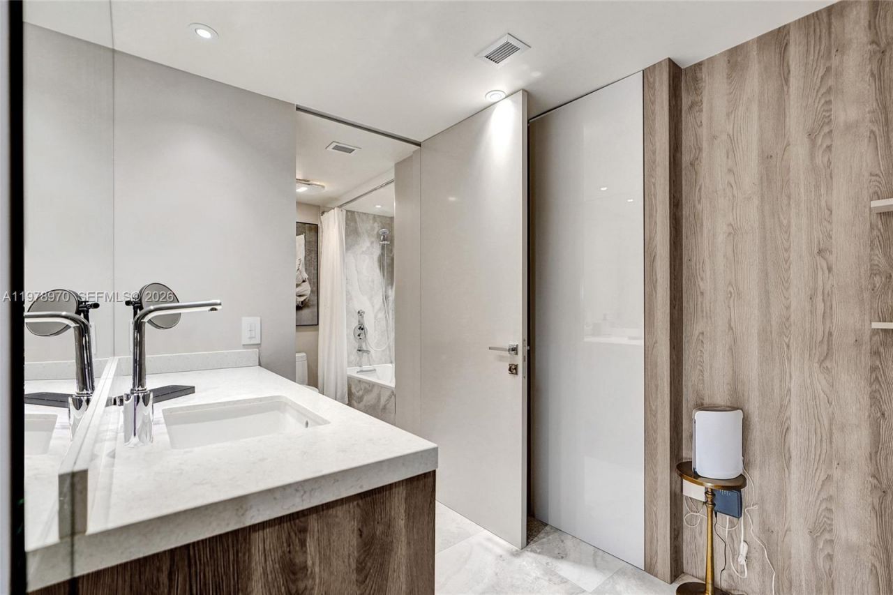 300 Bayview Dr , Unit 205, Sunny Isles Beach, FL 33160 Photo