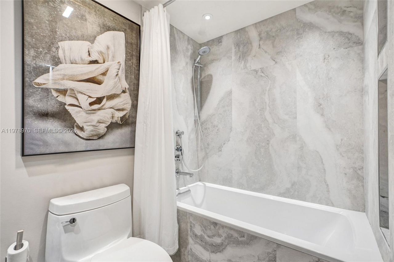 300 Bayview Dr , Unit 205, Sunny Isles Beach, FL 33160 Photo