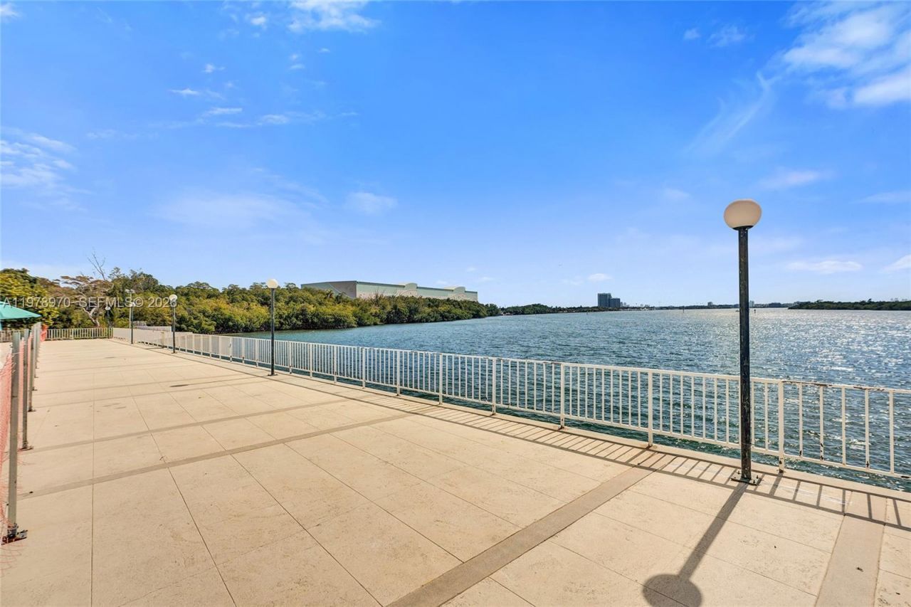 300 Bayview Dr , Unit 205, Sunny Isles Beach, FL 33160 Photo