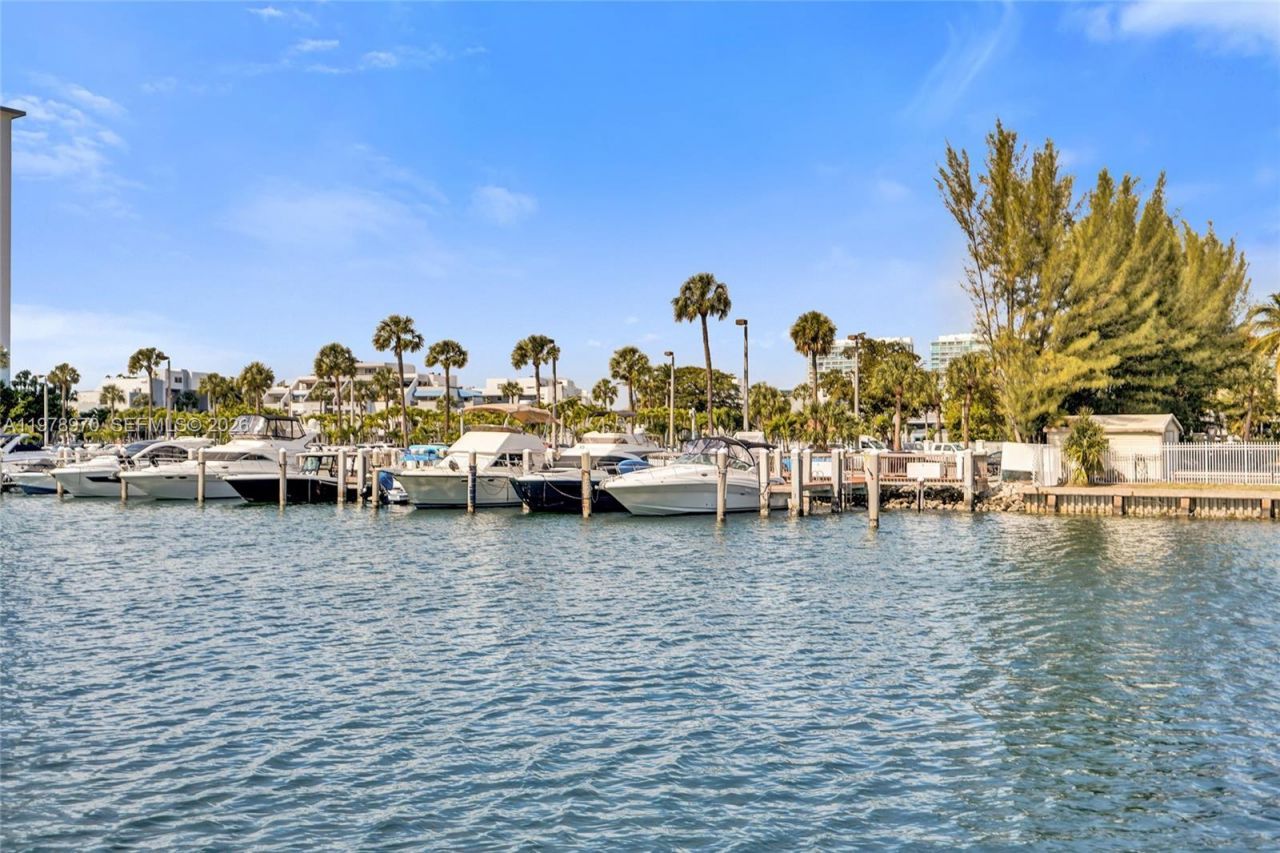 300 Bayview Dr , Unit 205, Sunny Isles Beach, FL 33160 Photo