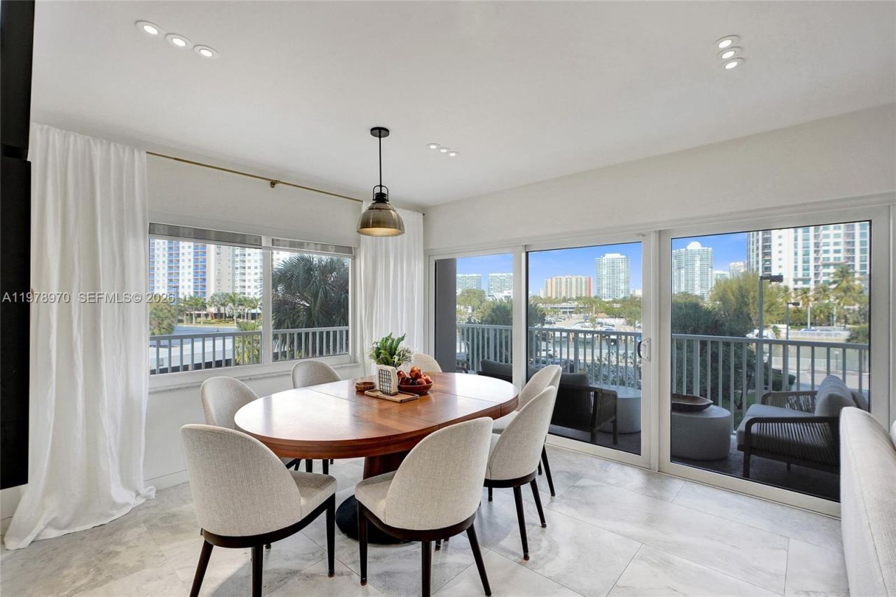 300 Bayview Dr , Unit 205, Sunny Isles Beach, FL 33160 Photo