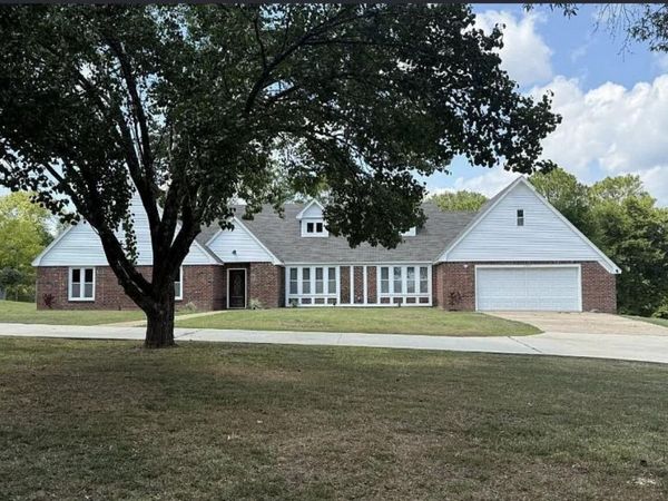 2010 Lawndale Dr., Tupelo, MS 38801