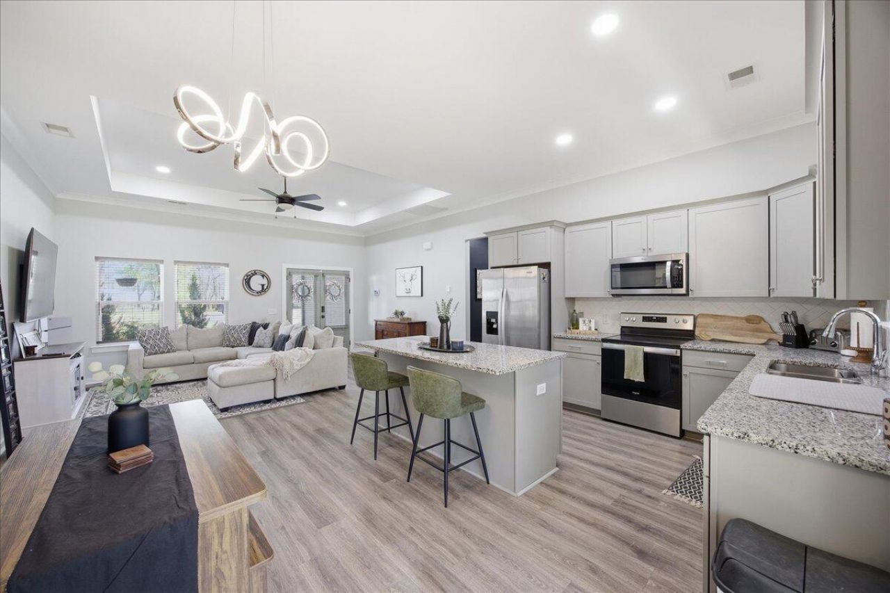 198 Quaker Street Photo 10