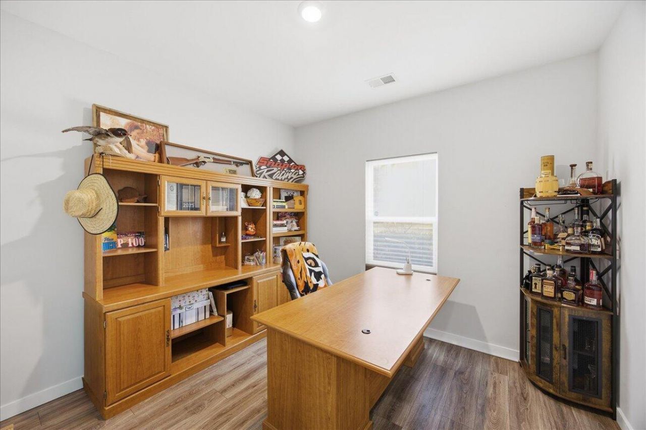 198 Quaker Street Photo 11