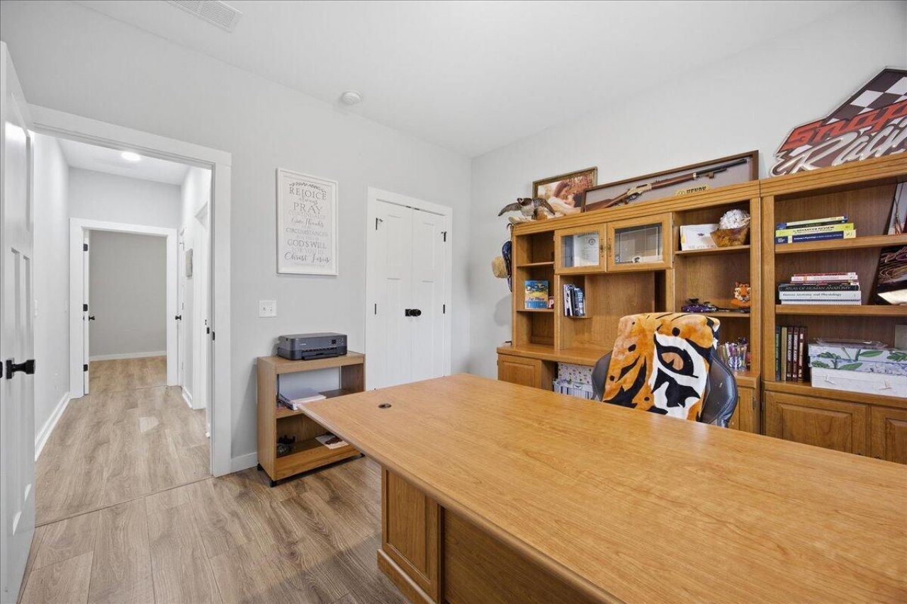 198 Quaker Street Photo 12