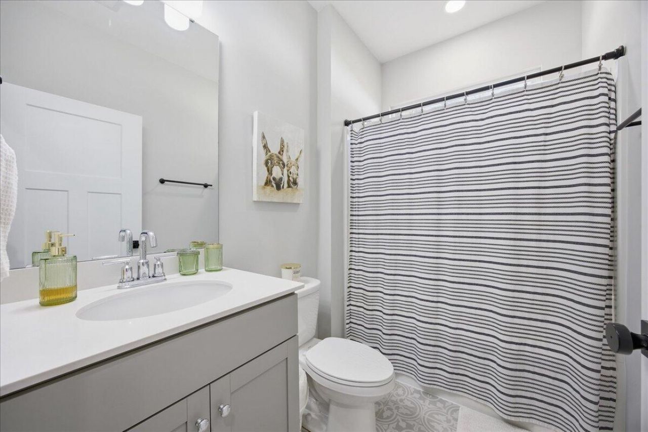 198 Quaker Street Photo 13