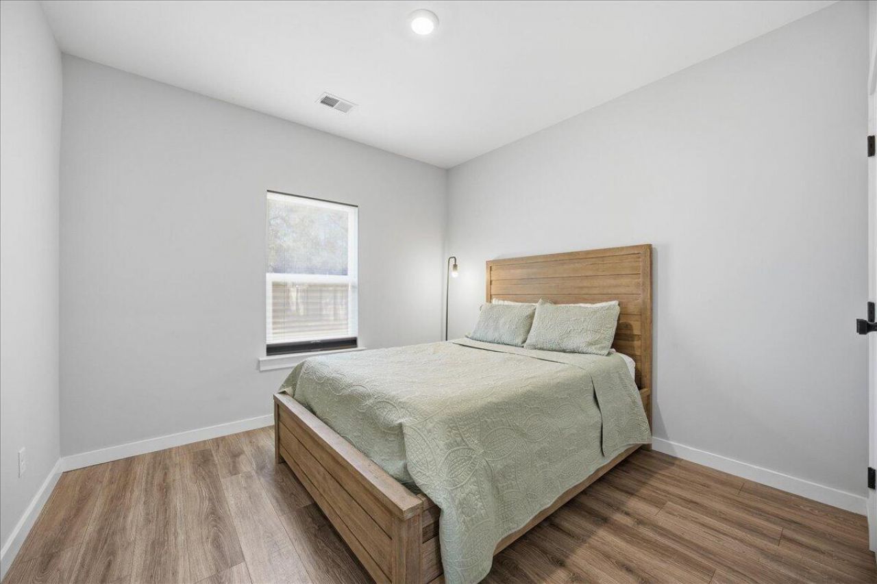 198 Quaker Street Photo 14