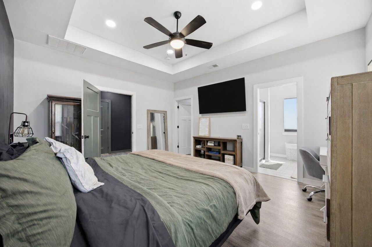 198 Quaker Street Photo 19