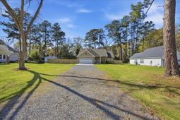 198 Quaker Street photo 4