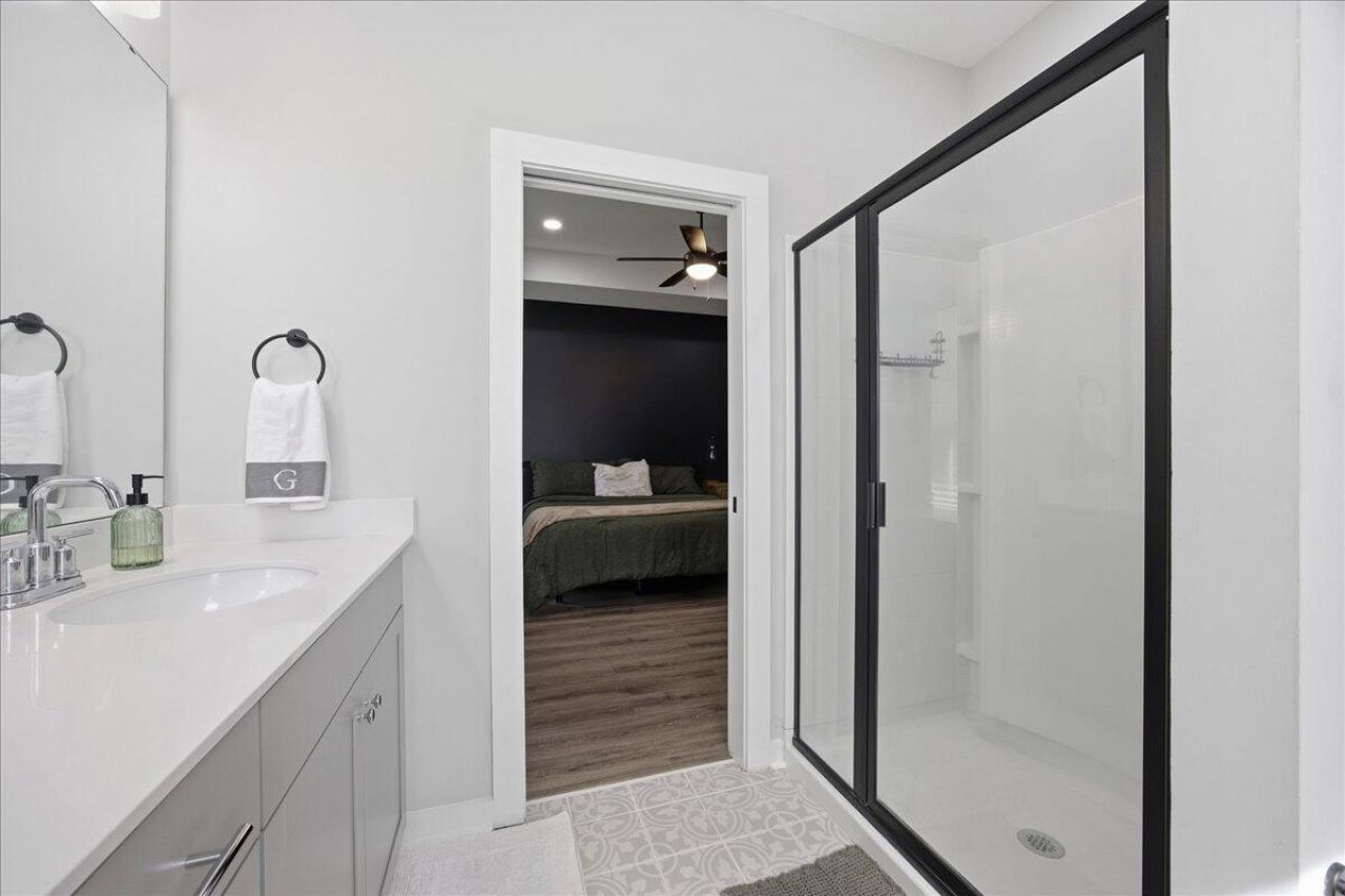 198 Quaker Street Photo 20