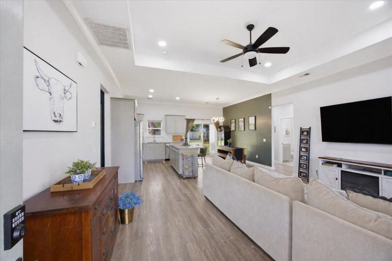 198 Quaker Street Photo 6