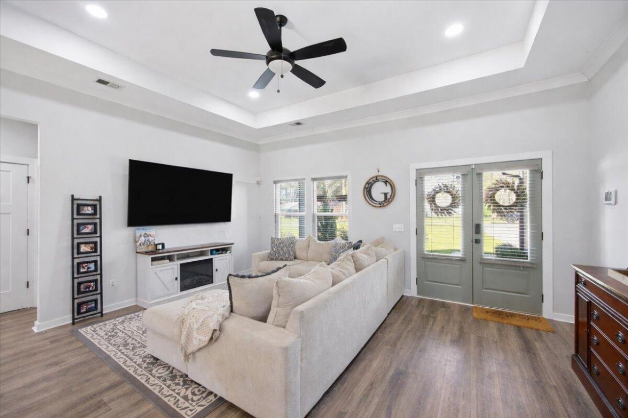 198 Quaker Street Photo 7