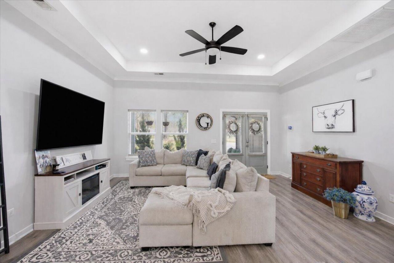 198 Quaker Street Photo 8