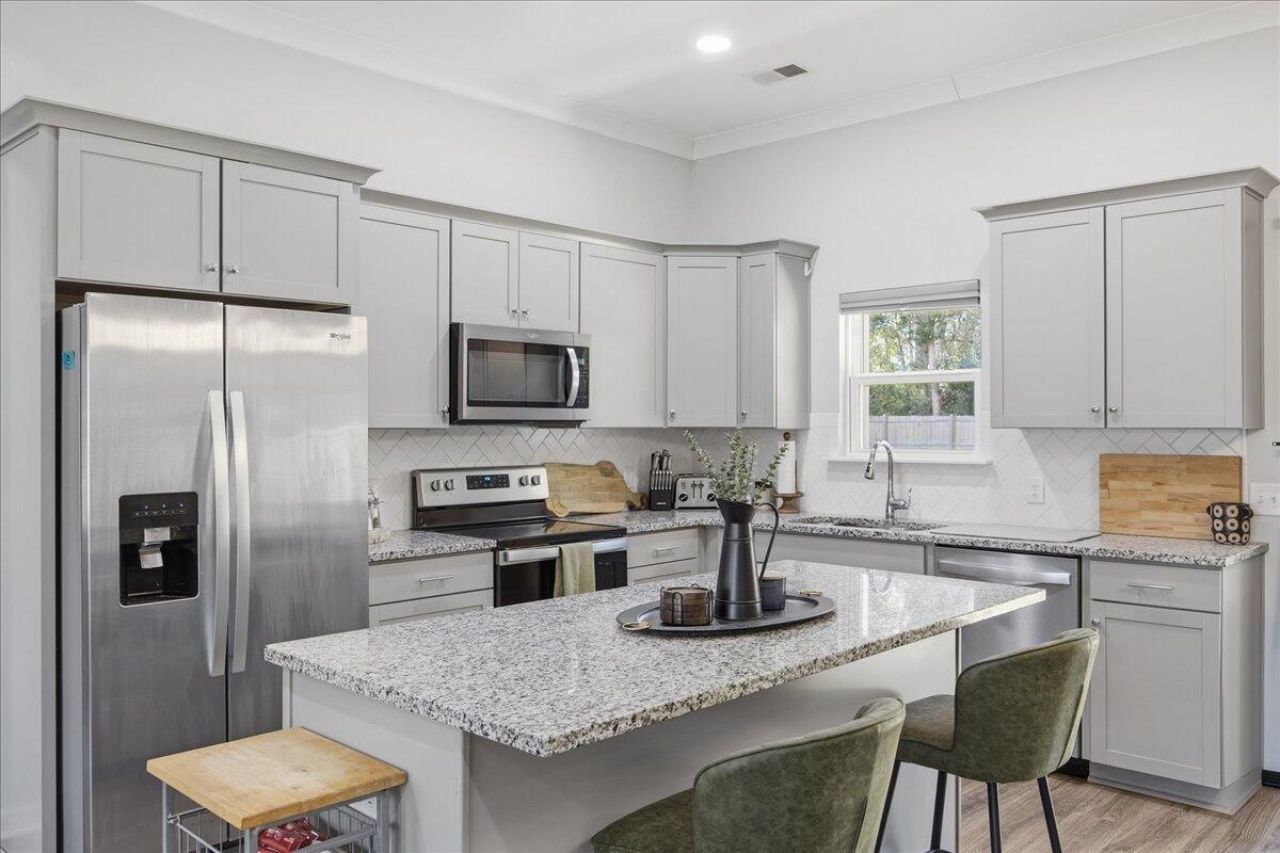 198 Quaker Street Photo 9