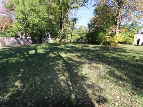 25 W Charlotte Street , Ecorse, MI 48229